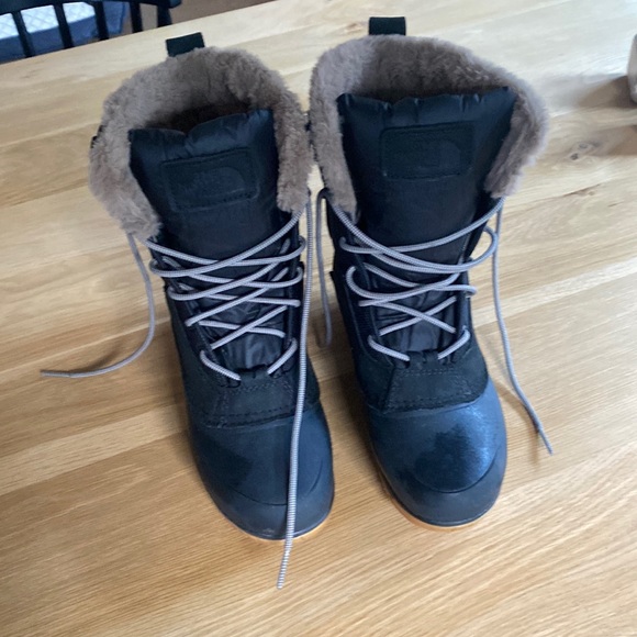 WOMEN’S NORTHFACE SHELLISTA IV MID WATERPROOF BOOTS - 8.5 but great for 7.5 - Picture 2 of 5
